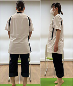 椅子を支えにかかと上げ運動をする様子